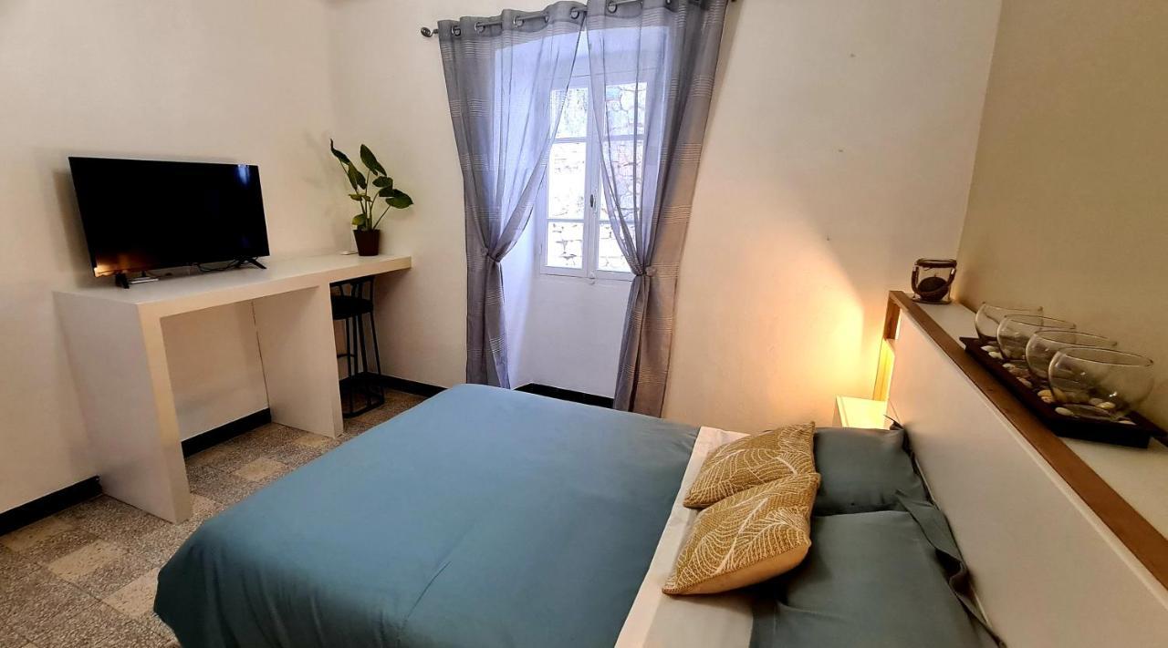 Lou Mouli Di Baou Bed & Breakfast Labeaume Luaran gambar